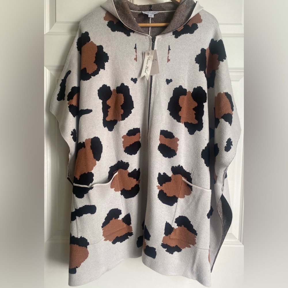 Carmen Marc Valvo Hooded Zip Knit Poncho Size L NWT Animal Print Viscose Blend